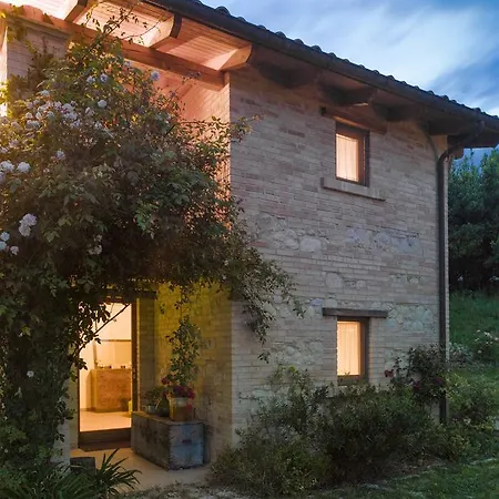 乡村民宿 阿飞塔卡梅尔博尔格卡波乡村民宿 Roccamontepiano